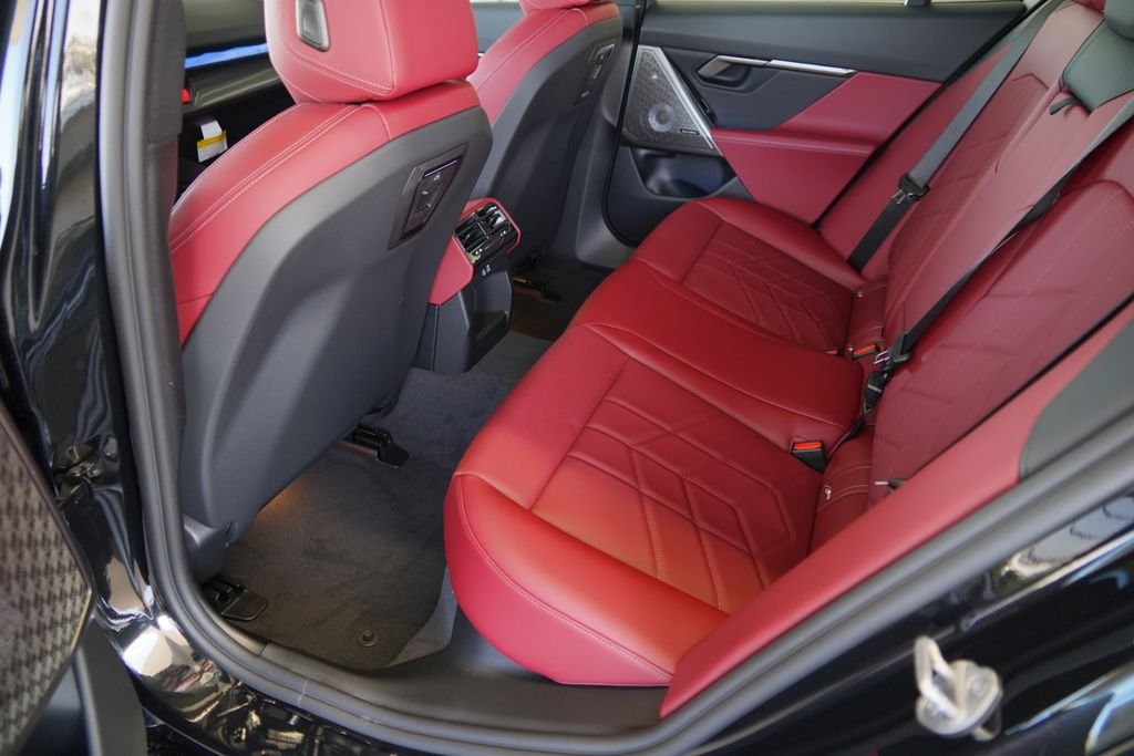 New 2027 Black Sapphire Metallic BMW 550e xDrive image 35