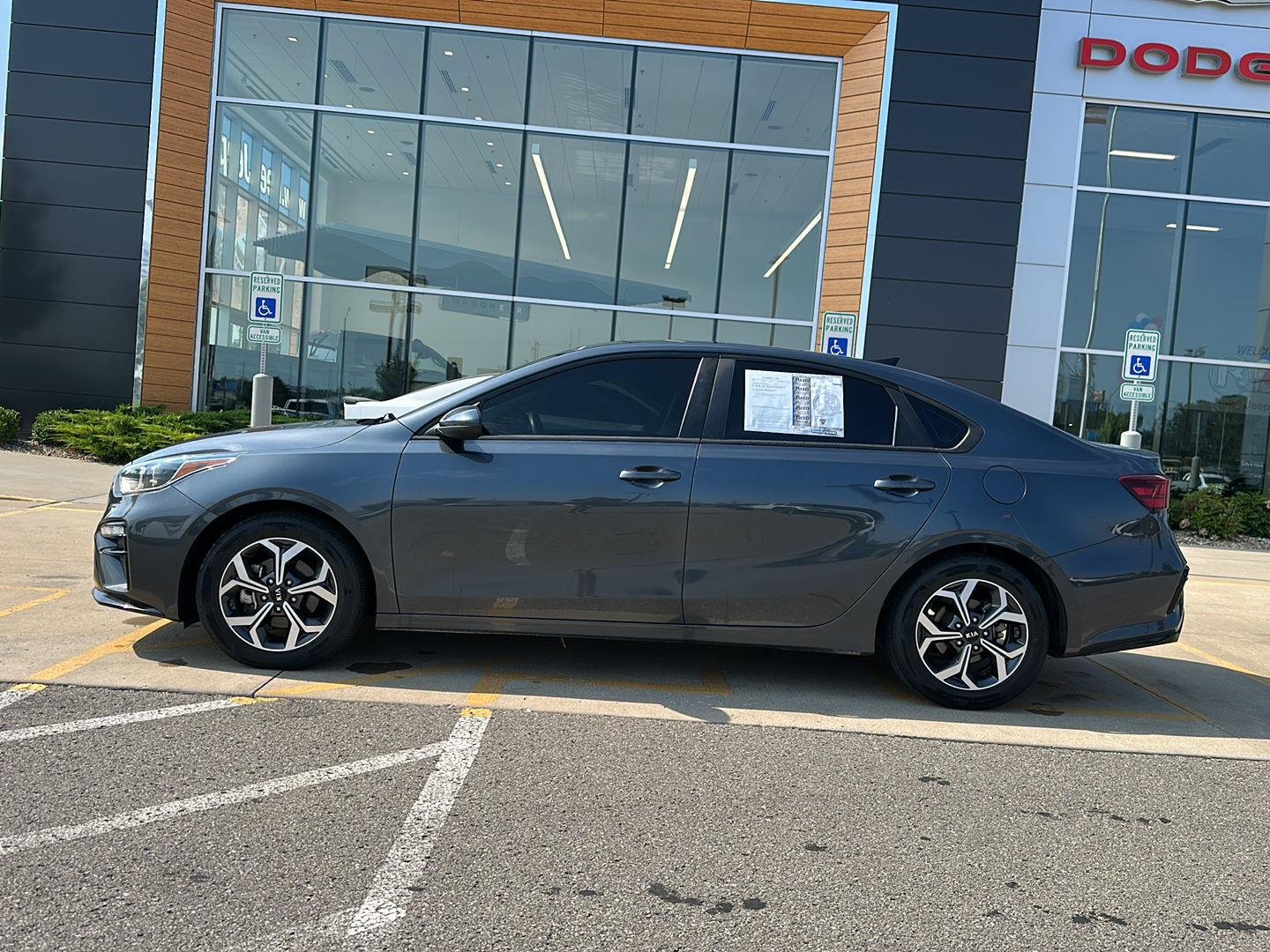 Used 2020 Kia FORTE LXS with VIN 3KPF24AD7LE196544 for sale in Kansas City