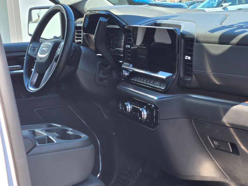 2024 GMC Sierra 1500 SLT - Photo 8