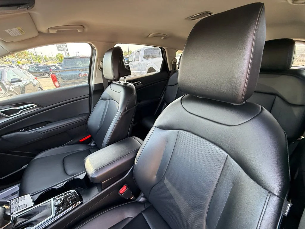Used 2023 Black Kia EX image 13