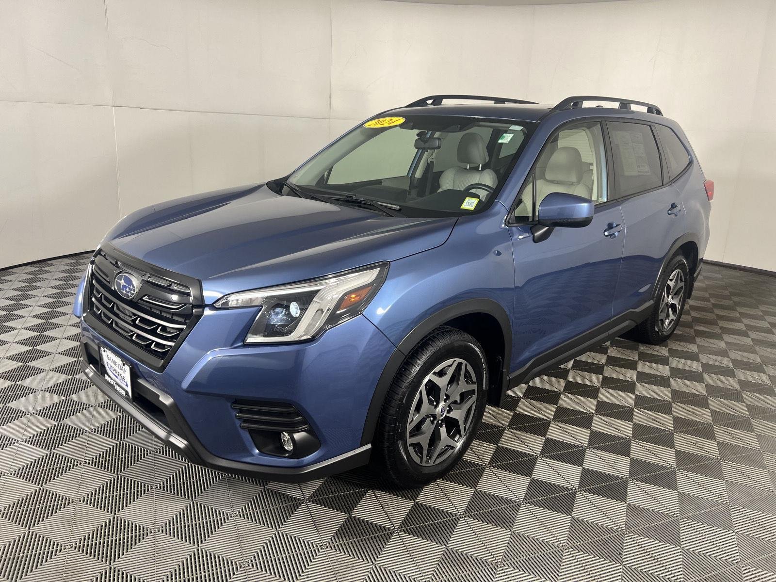 Used 2024 Horizon Blue Pearl Subaru Premium image 19