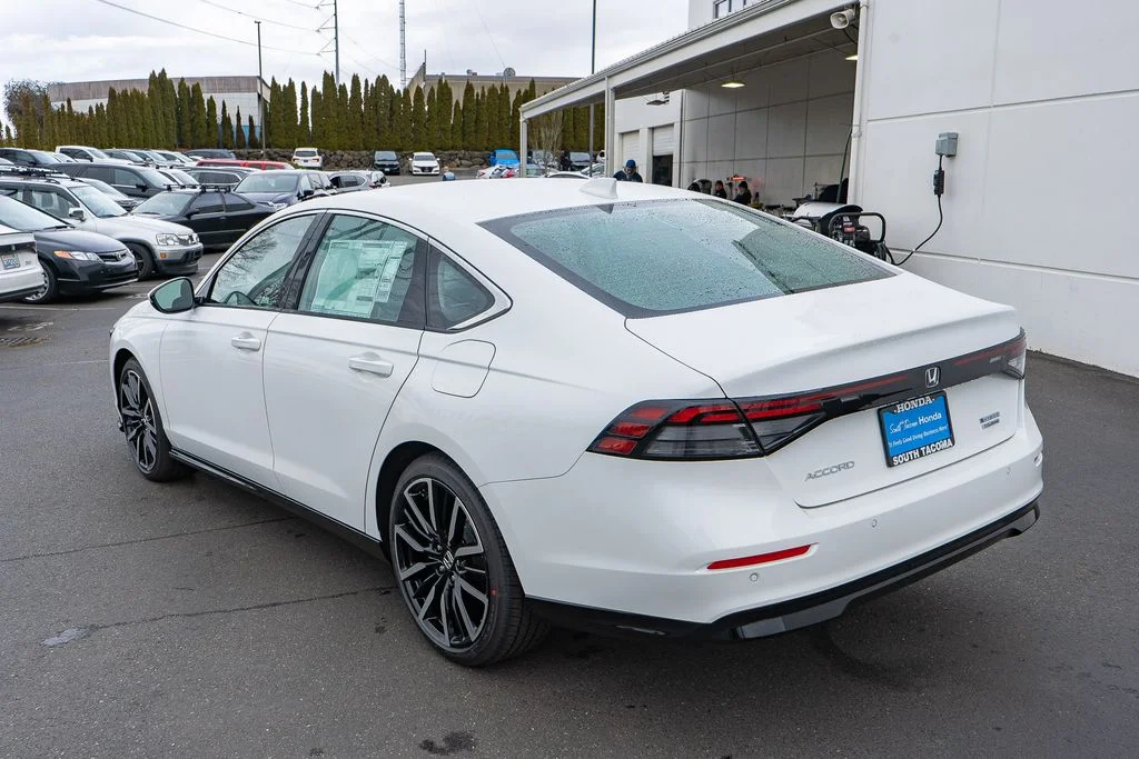 New 2026 Platinum White Pearl Honda Touring image 8