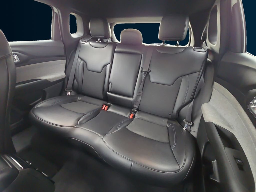 Used 2026 White Jeep Latitude image 16