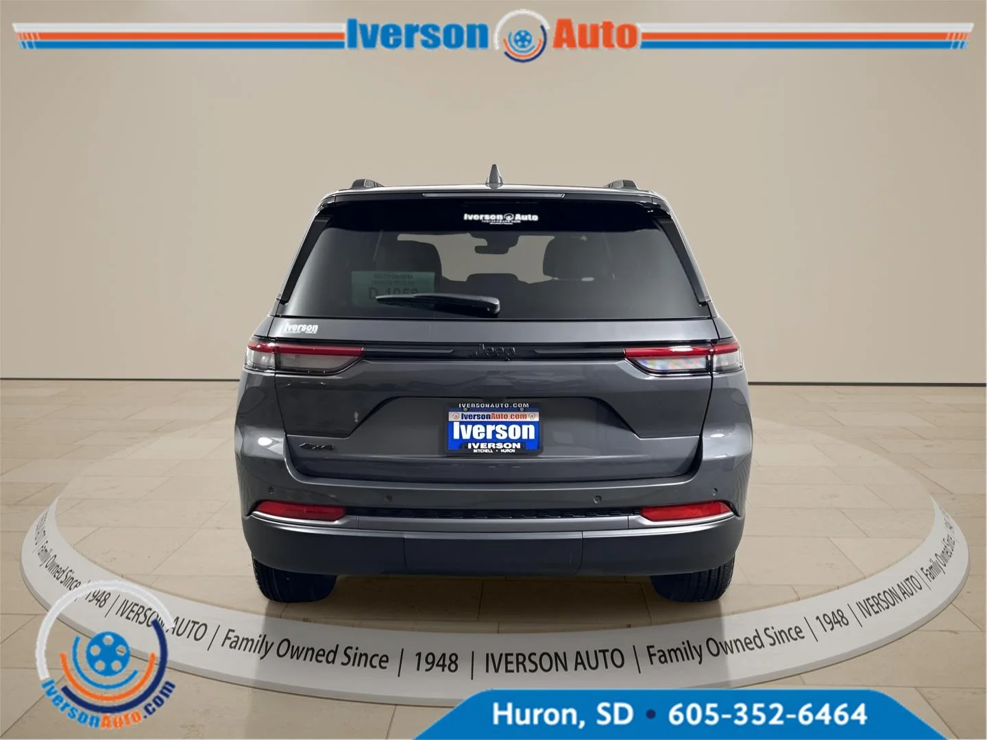 New 2026 Baltic Gray Metallic Clear-Coat Exterior Paint Jeep Laredo Altitude image 9