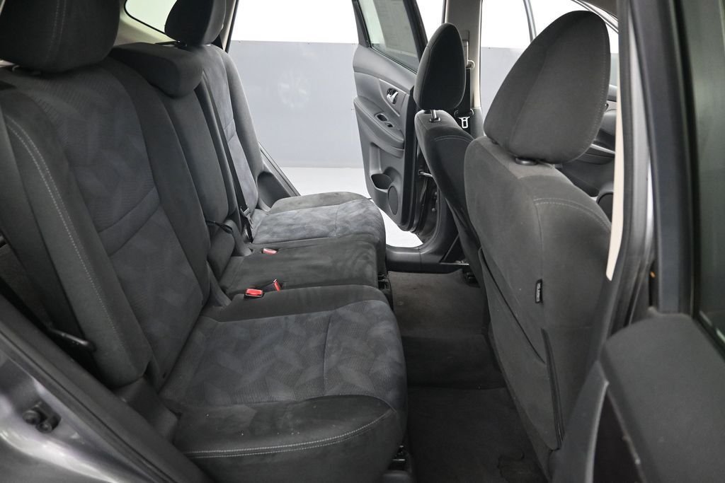 Used 2015 Gray Nissan SV image 30