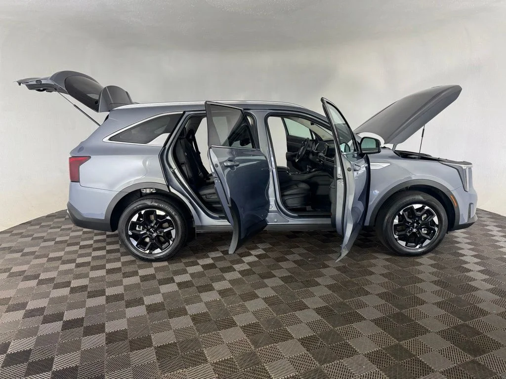 Used 2025 Silver Kia S image 10