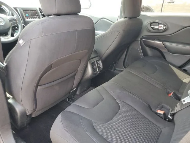 Used 2019 Red Jeep Latitude image 22