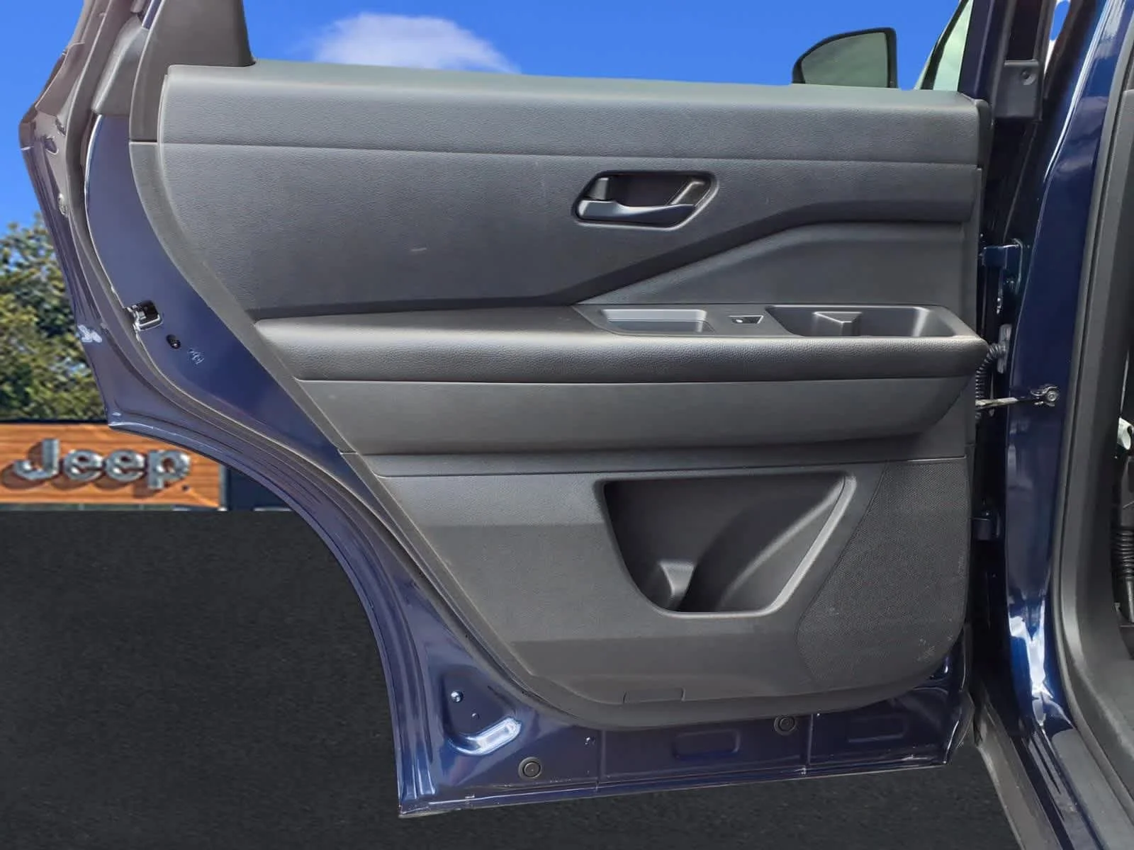 Used 2024 Deep Ocean Blue Pearl Nissan SV image 25