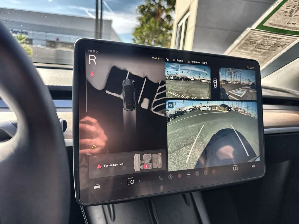 Used 2024  Tesla  image 15