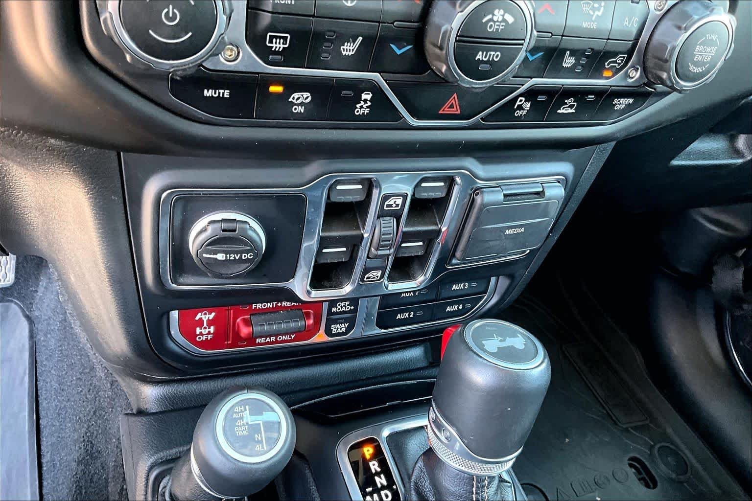 Used 2022 Granite Crystal Metallic Clearcoat Jeep Unlimited Rubicon 392 image 29