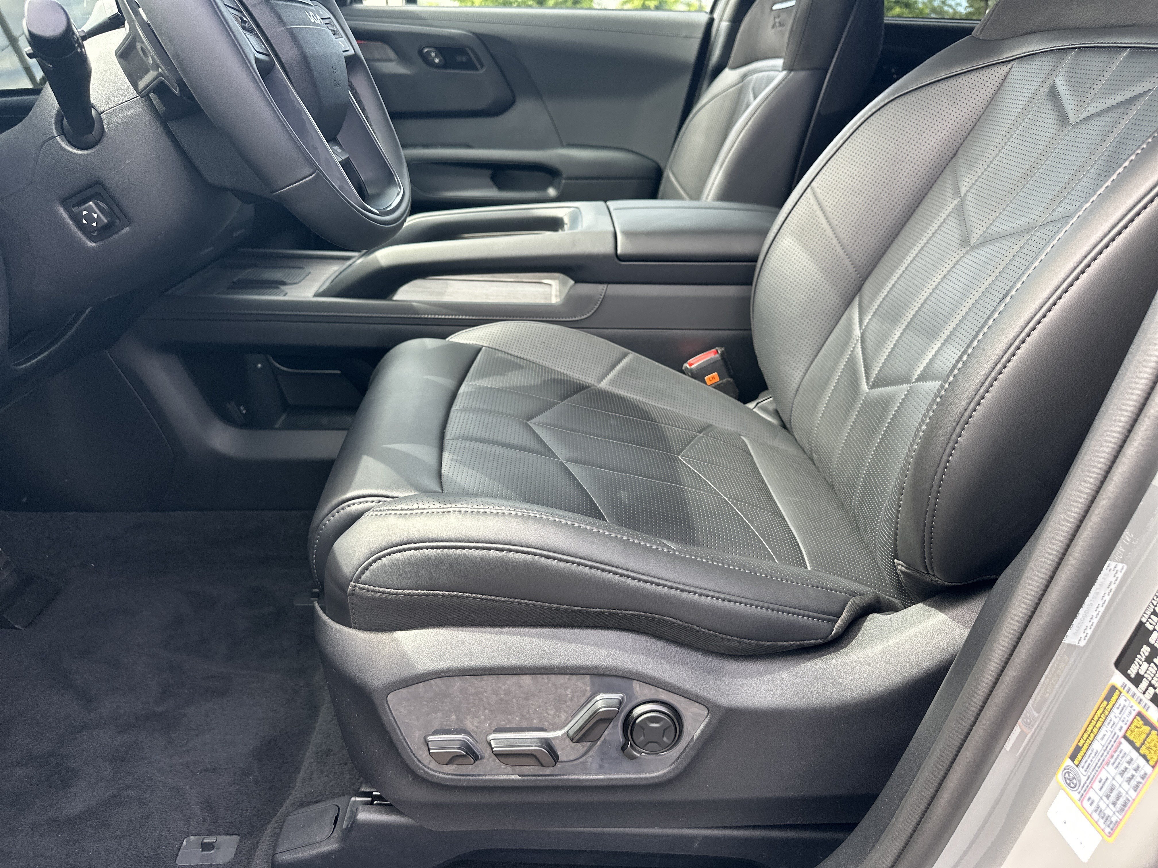 Used 2027 Wolf Gray Kia X-Line SX-Prestige image 9