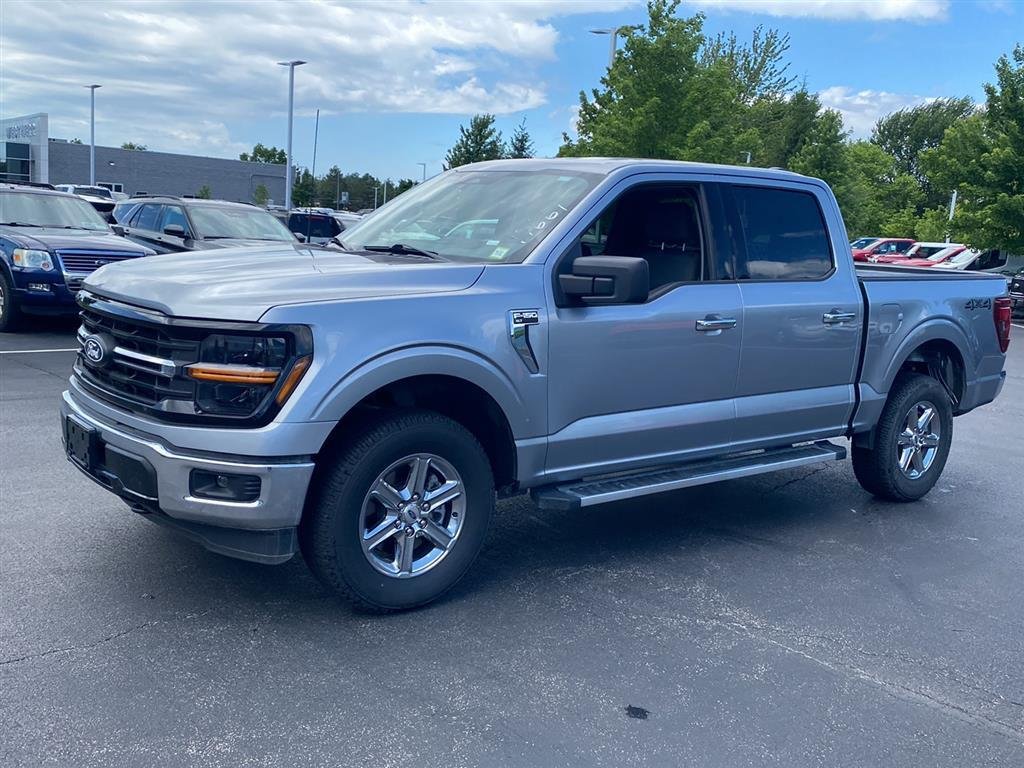 Used 2025 Iconic Silver Ford XLT image 6