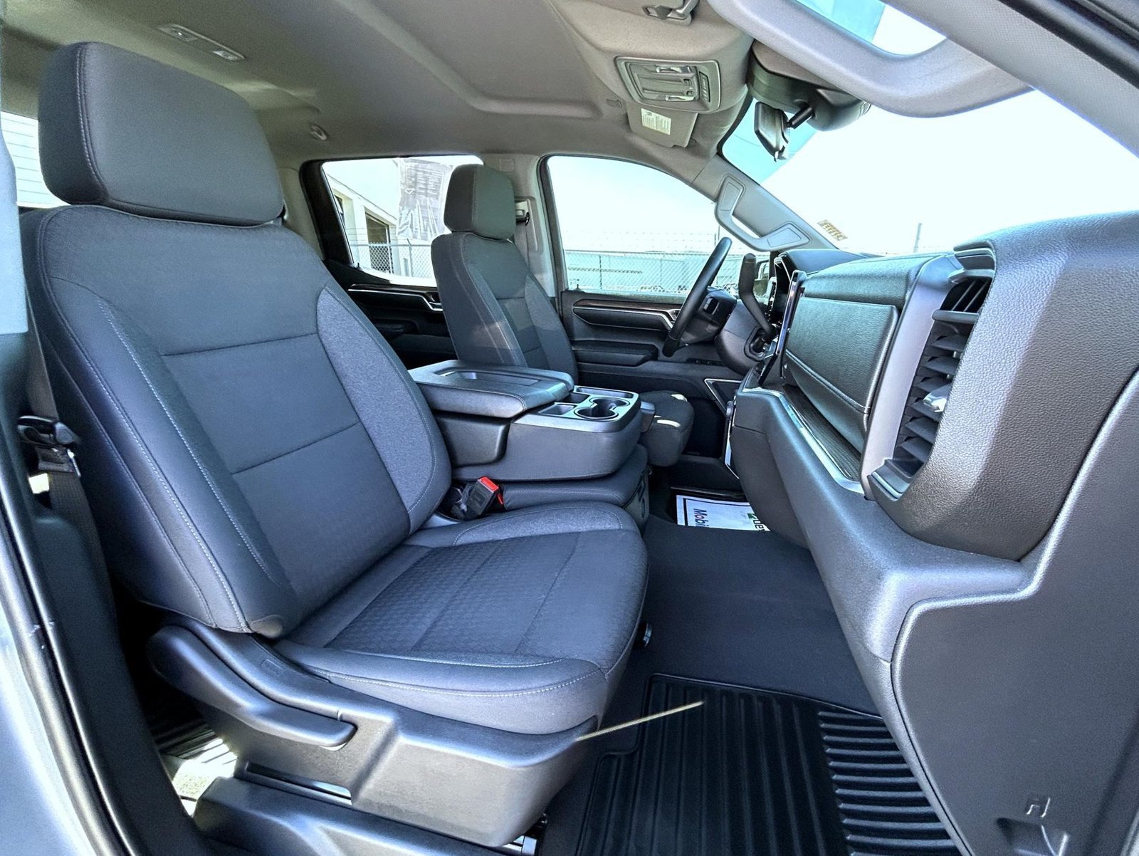 2023 Chevrolet Silverado 1500 LT - Photo 16