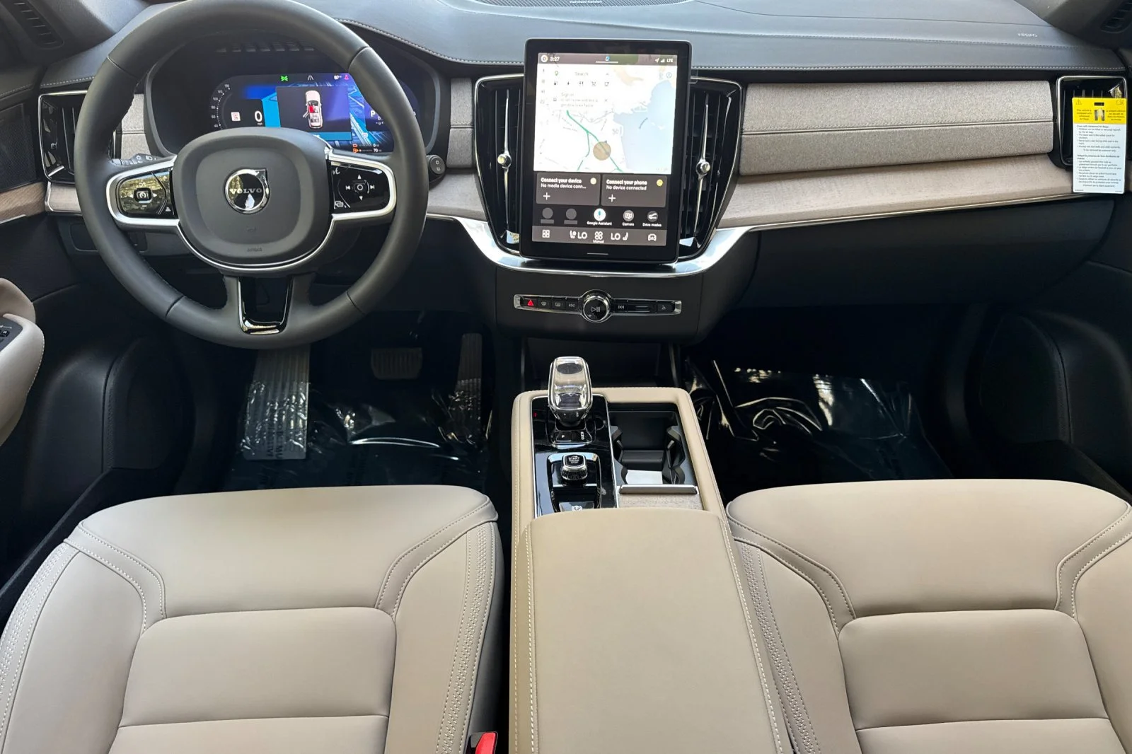 New 2026 Onyx Black Volvo T8 Plus 7-Seater image 3