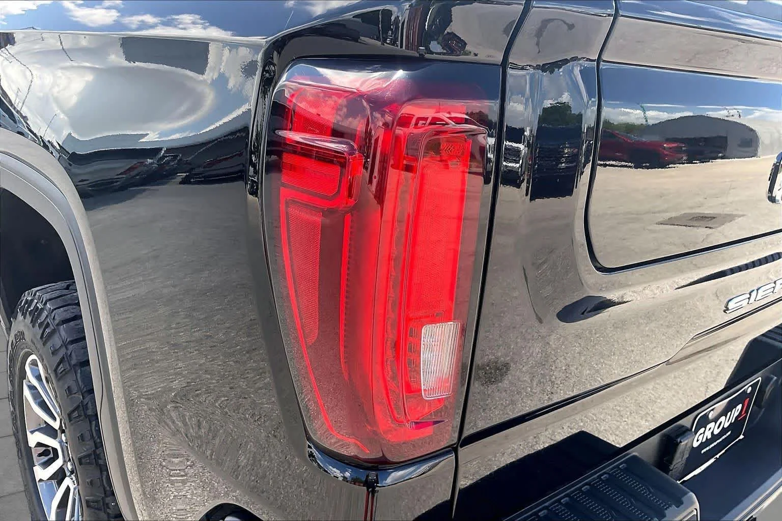 Used 2020 Onyx Black GMC AT4 image 25