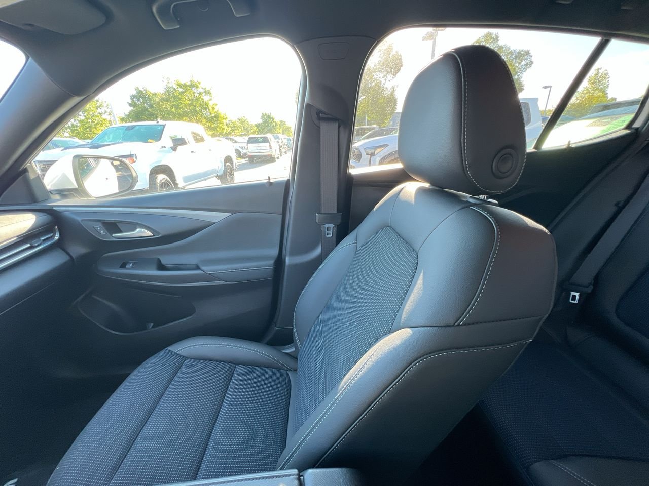 Used 2025 Summit White Buick Preferred image 11