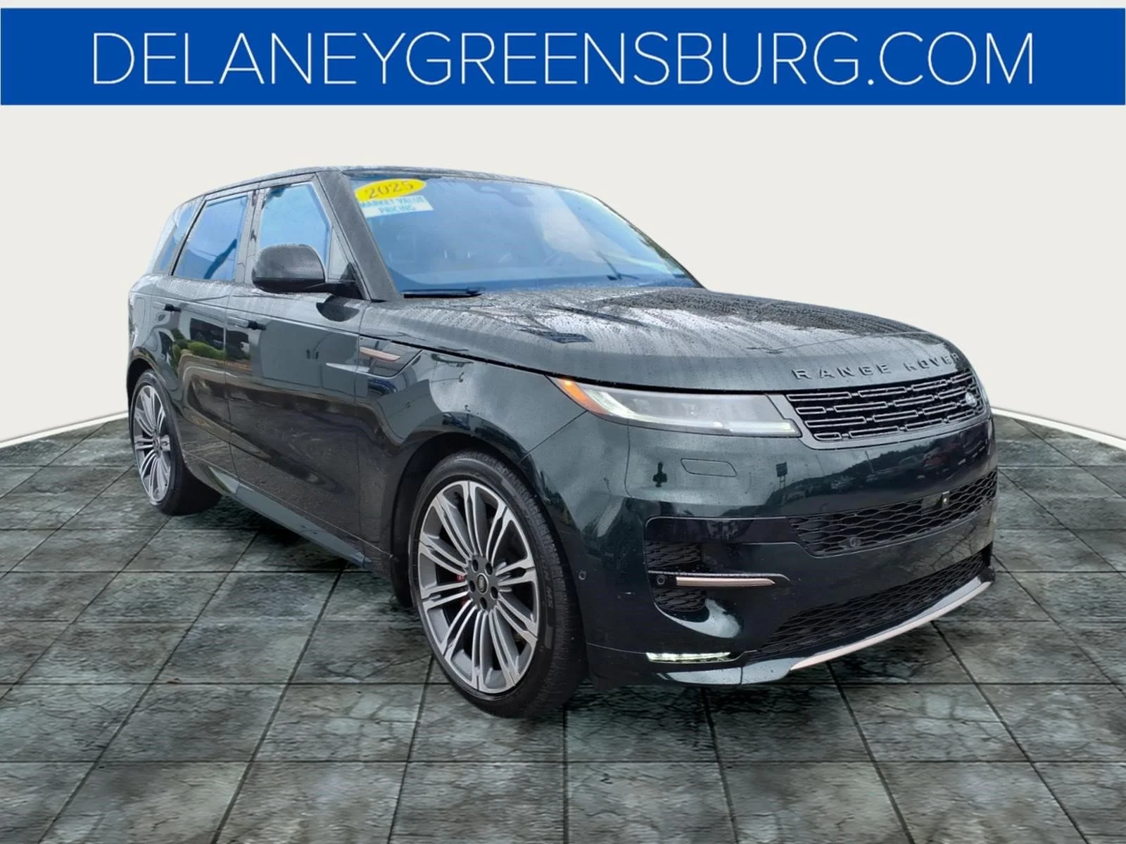 Used 2025 Green Land Rover Dynamic SE image 1