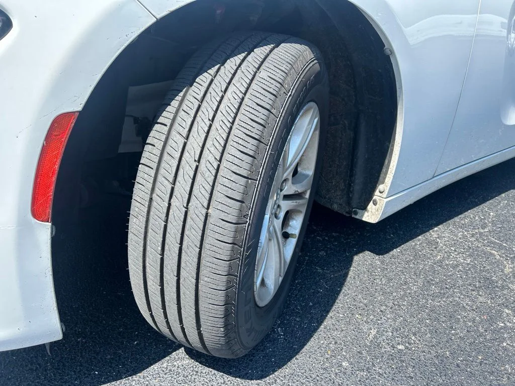 Used 2019 White Knuckle Clearcoat Dodge SXT image 4