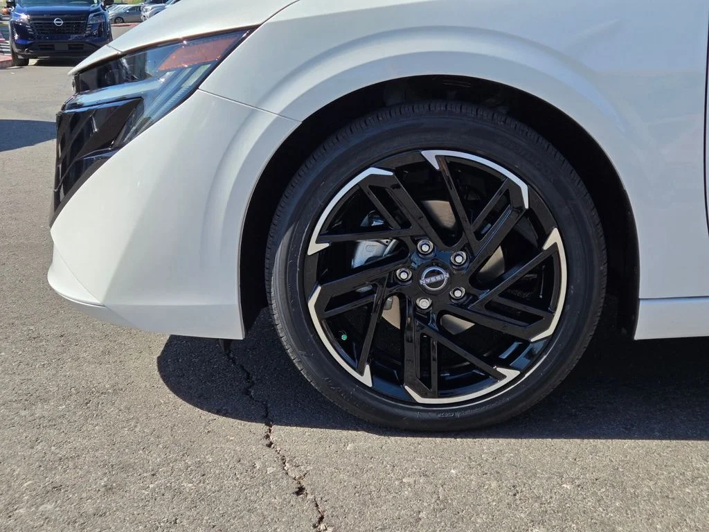 New 2027 Aspen White TriCoat / Super Black Two-tone Nissan SR image 9