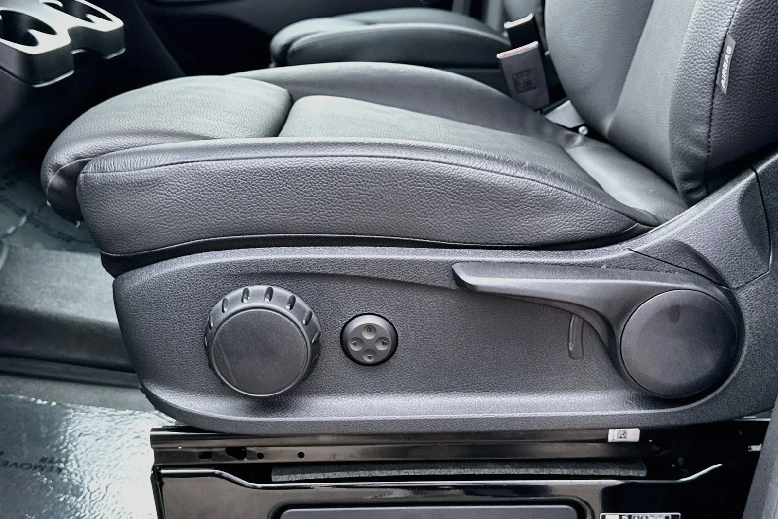 Used 2025 Obsidian Black Metallic Mercedes-Benz  image 18