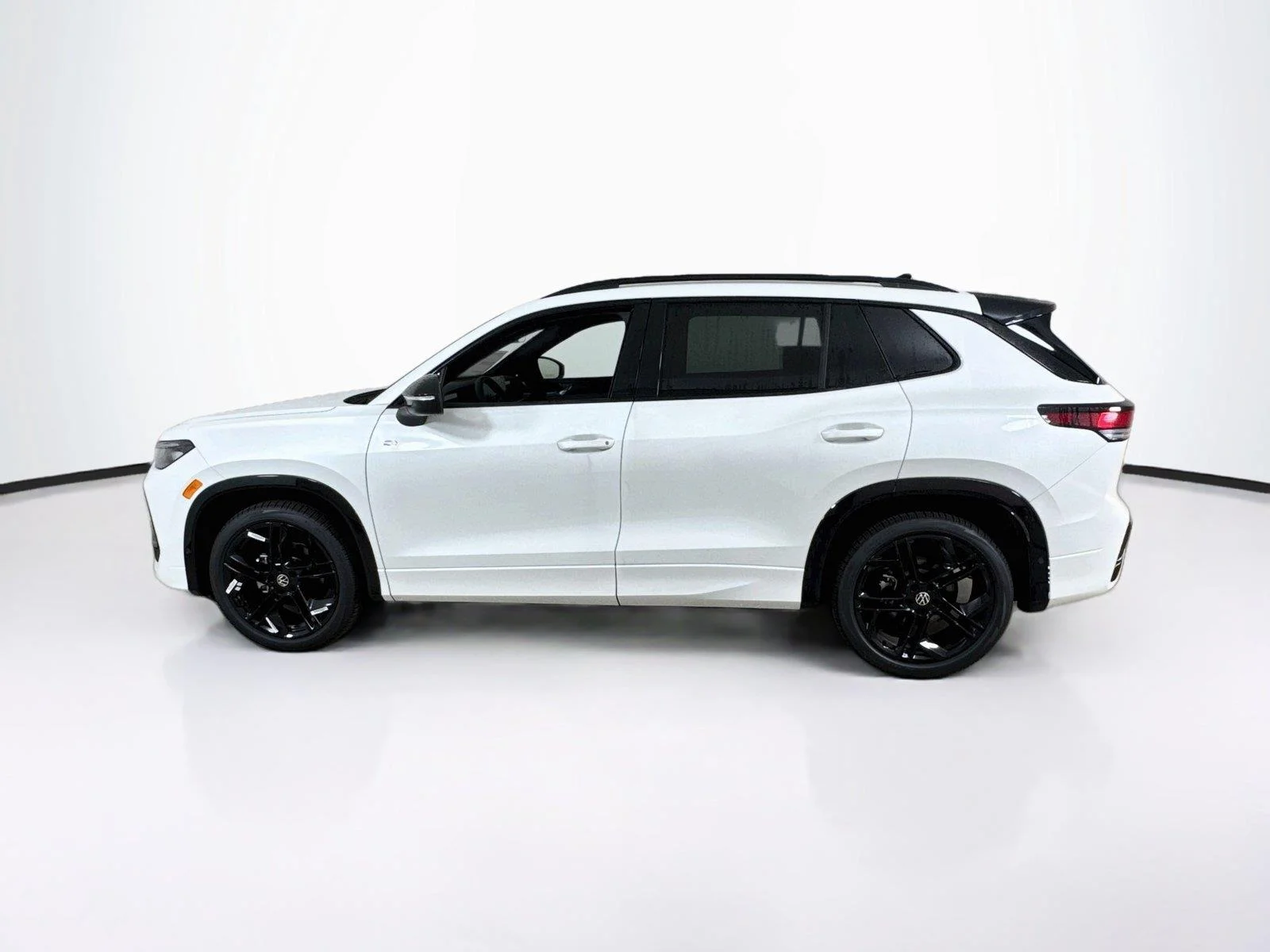 New 2026 WHITE Volkswagen SE R-Line Black image 3