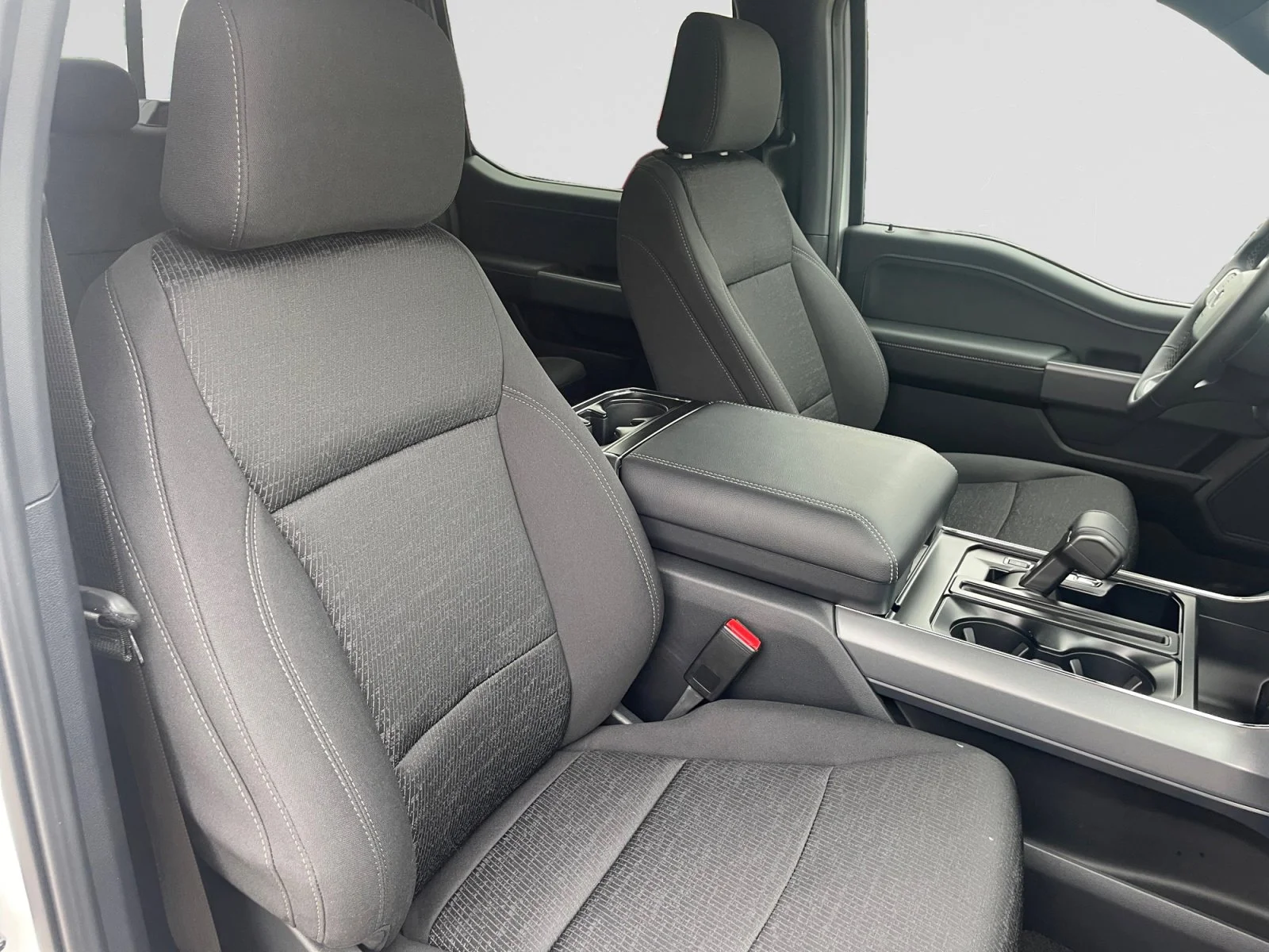 New 2026 Oxford White Ford XLT image 12
