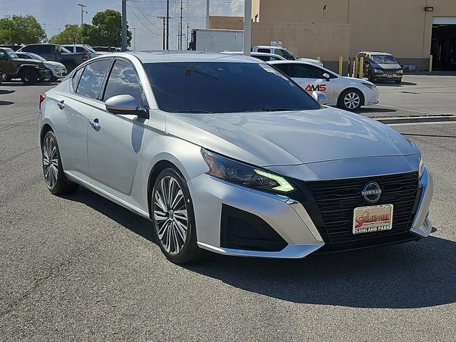 Pre-Owned 2023 Nissan Altima 2.5 SL With Navigation