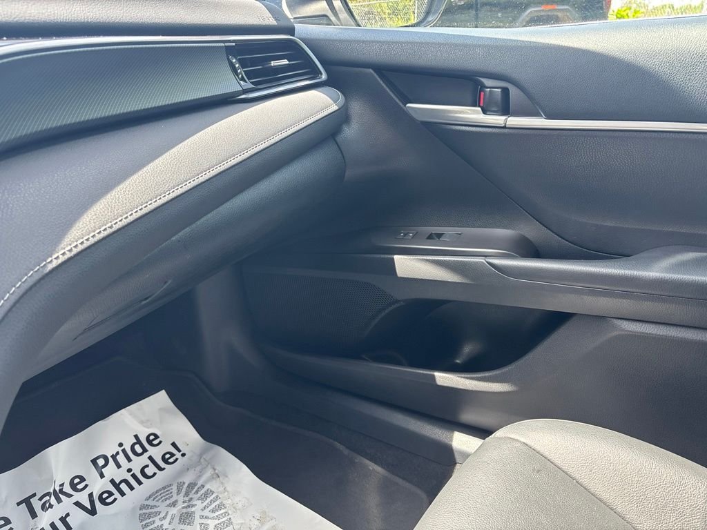Used 2023 Ice Toyota SE image 27