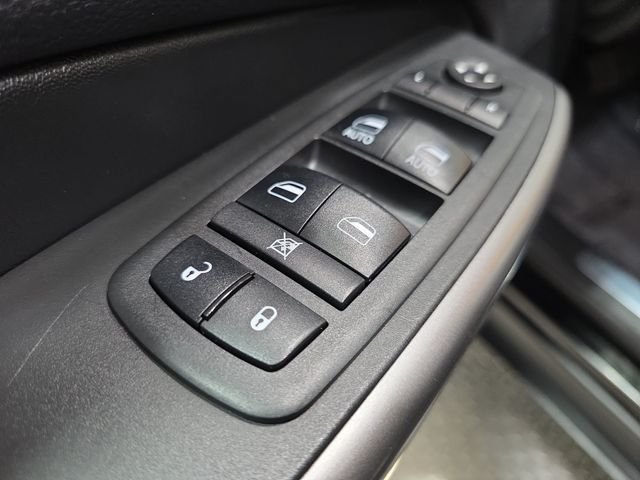 Used 2019 Diamond Black Crystal Pearlcoat Jeep Limited image 26