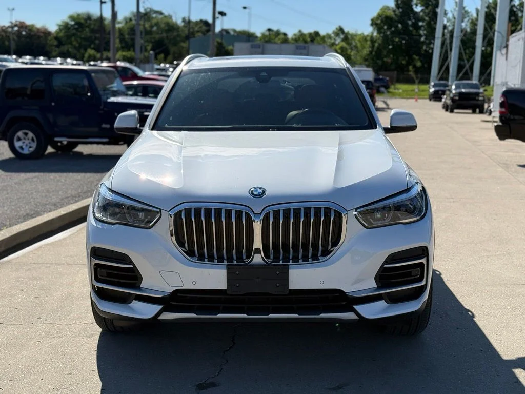 Used 2023 White BMW xDrive45e image 3