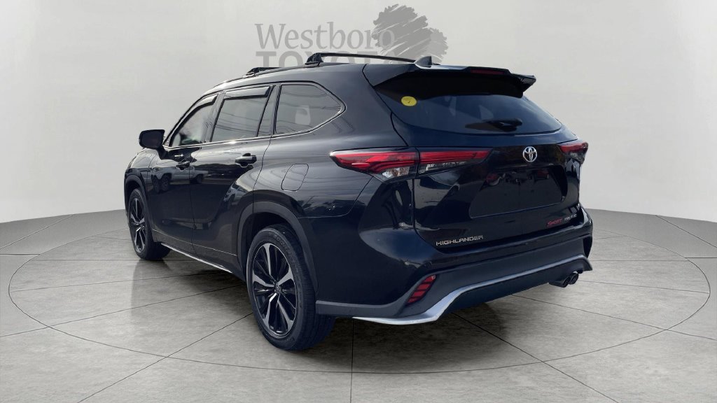 Used 2021 Midnight Black Metallic Toyota XSE image 5