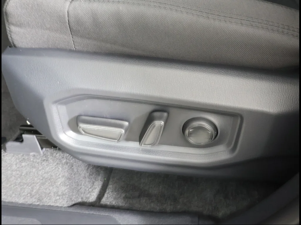 2026 Toyota Tundra SR5 - Photo 9