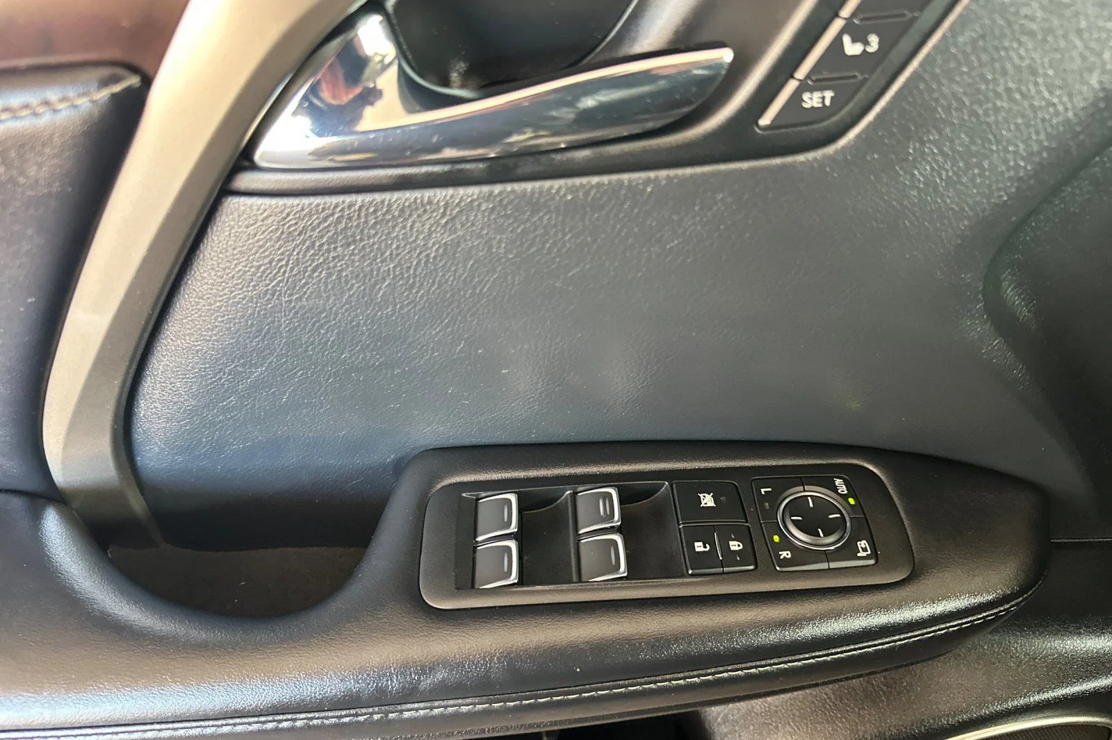 Used 2021 Gray Pearl Lexus 450h image 8