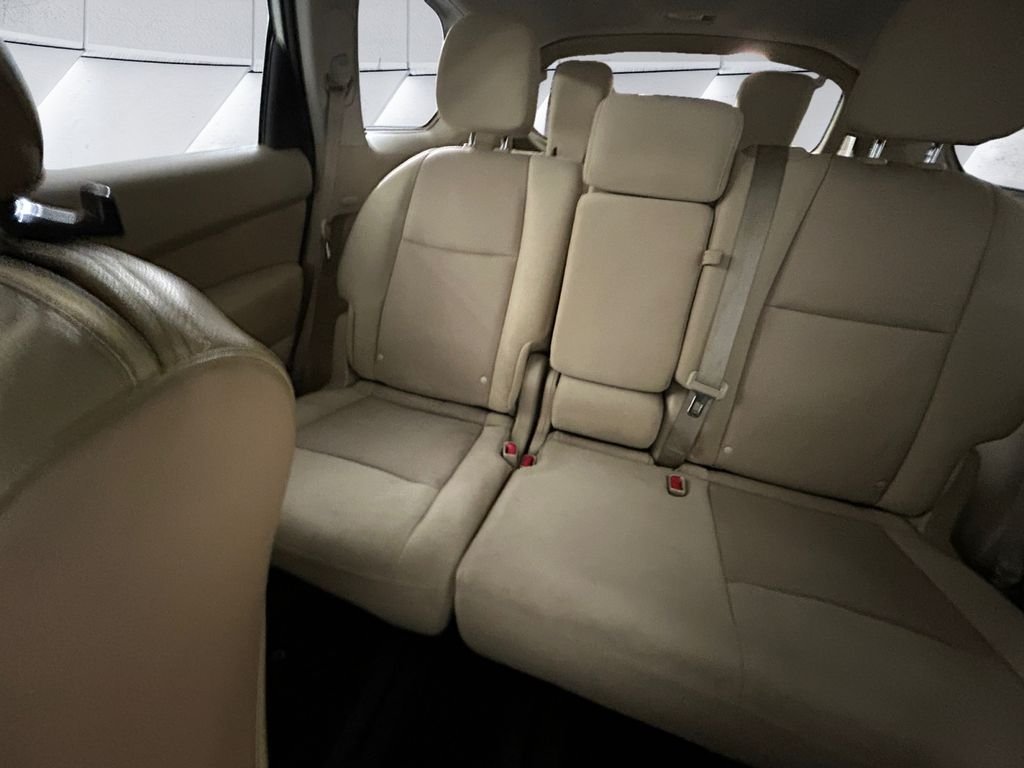 Used 2017 White Nissan S image 18