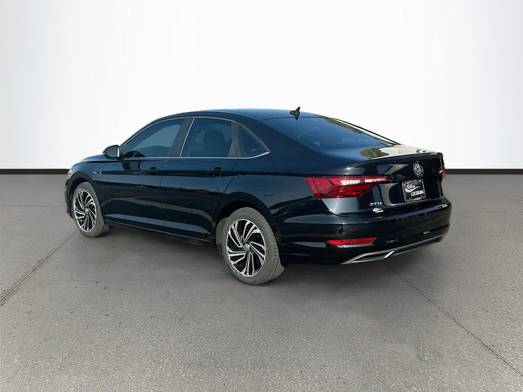 Used 2021 Black Volkswagen SEL Premium image 5