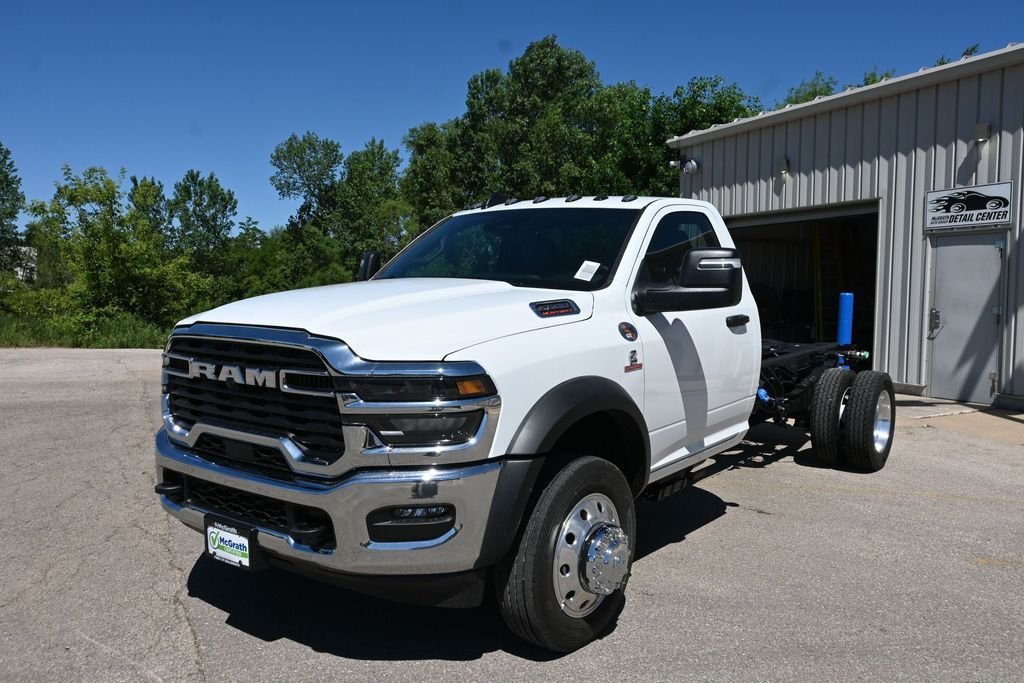 New 2026 Bright White Clear-Coat Exterior Paint RAM Tradesman image 3