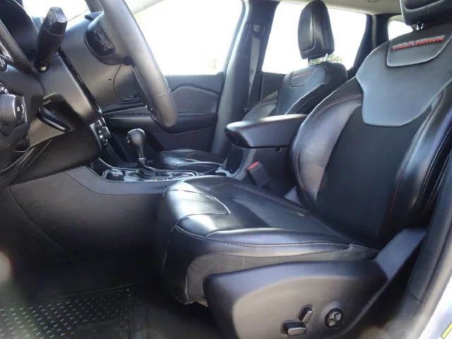 Used 2020 Billet Silver Metallic Jeep Trailhawk image 7