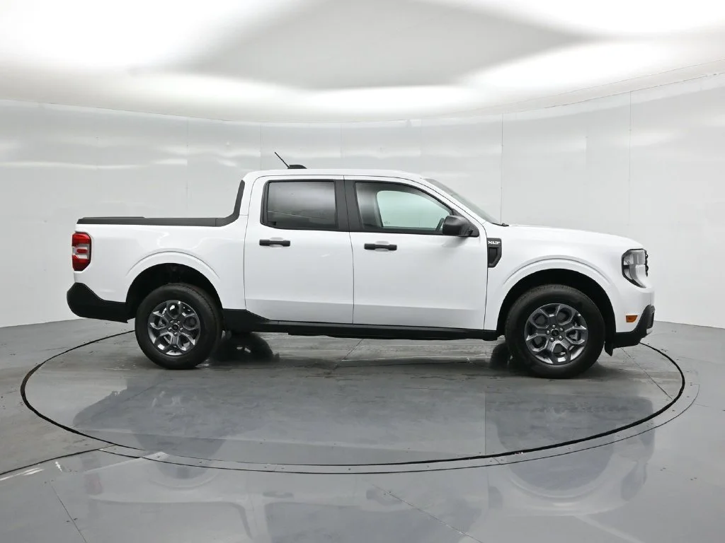 New 2026 Oxford White Ford XLT image 22