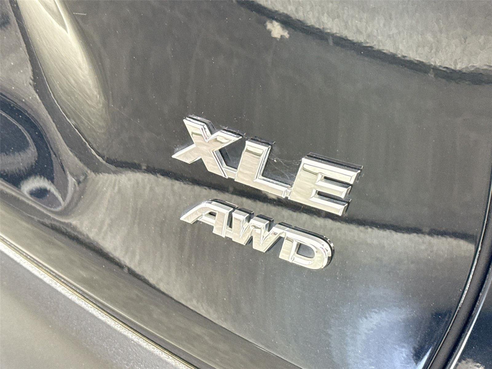 Used 2025 Midnight Black Metallic Toyota XLE Premium image 14