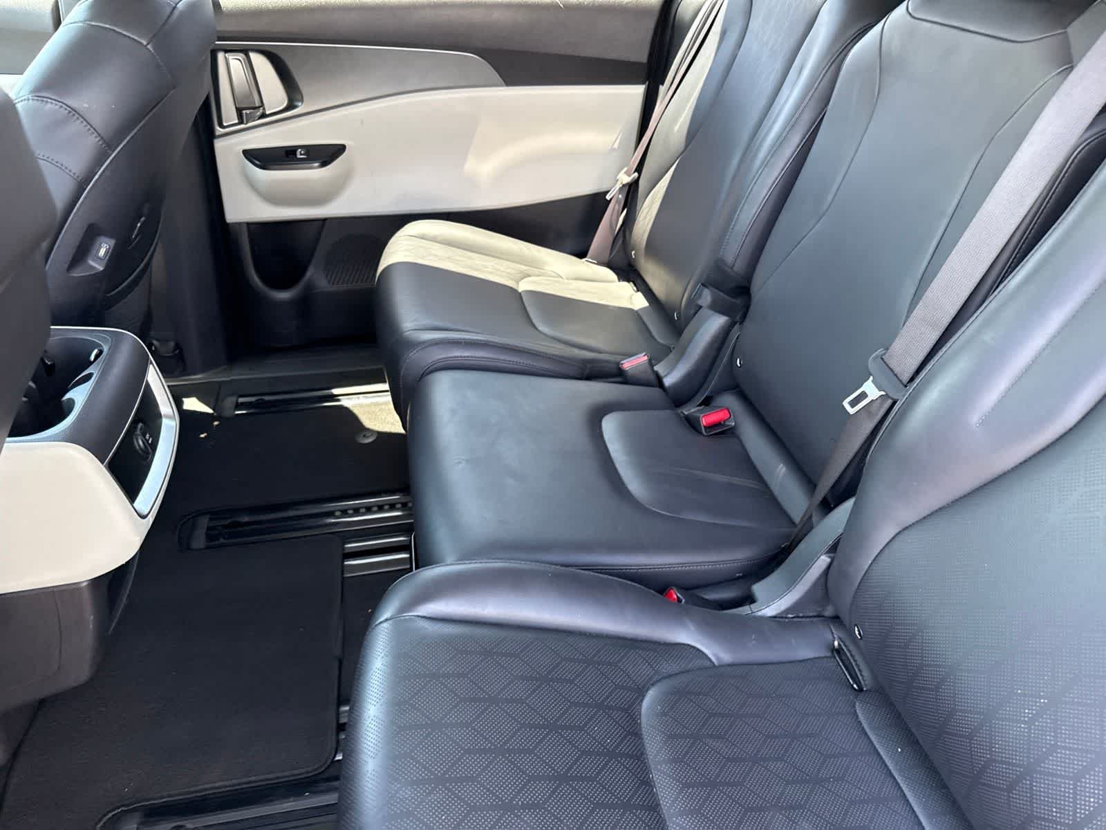 Used 2024 Aurora Black Pearl Kia LX image 24