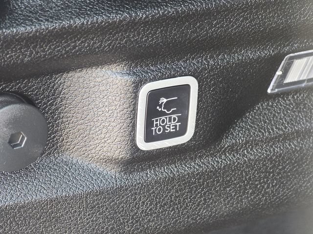 Used 2024 Baltic Gray Metallic Clearcoat Jeep Altitude X image 21