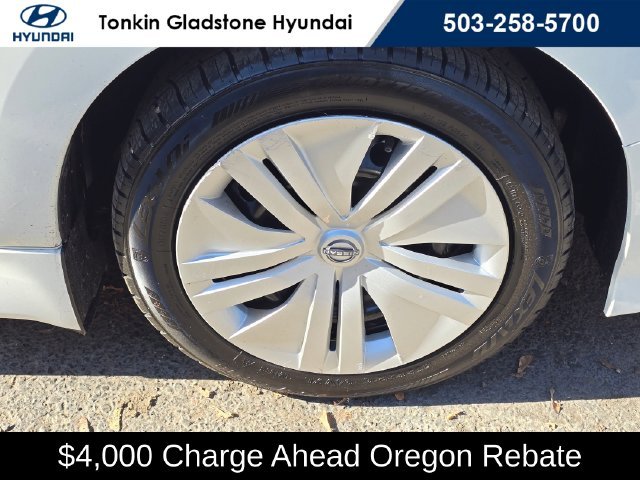 Used 2025 Glacier White Nissan S image 9