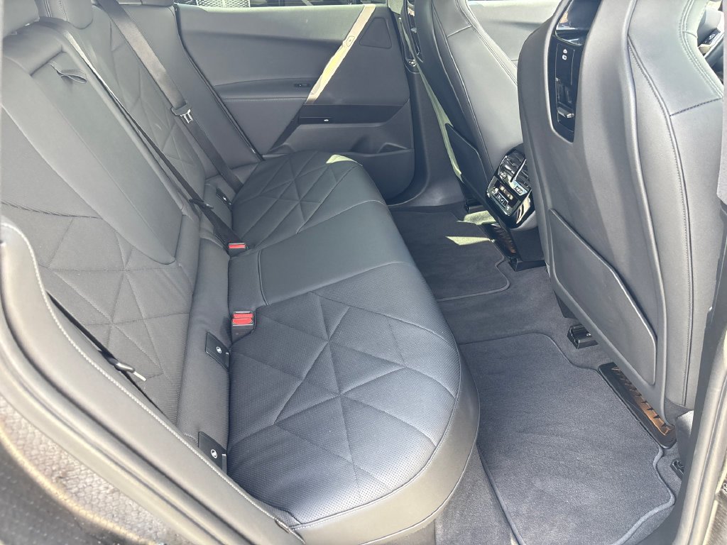 Used 2024 Gray BMW xDrive50 image 15