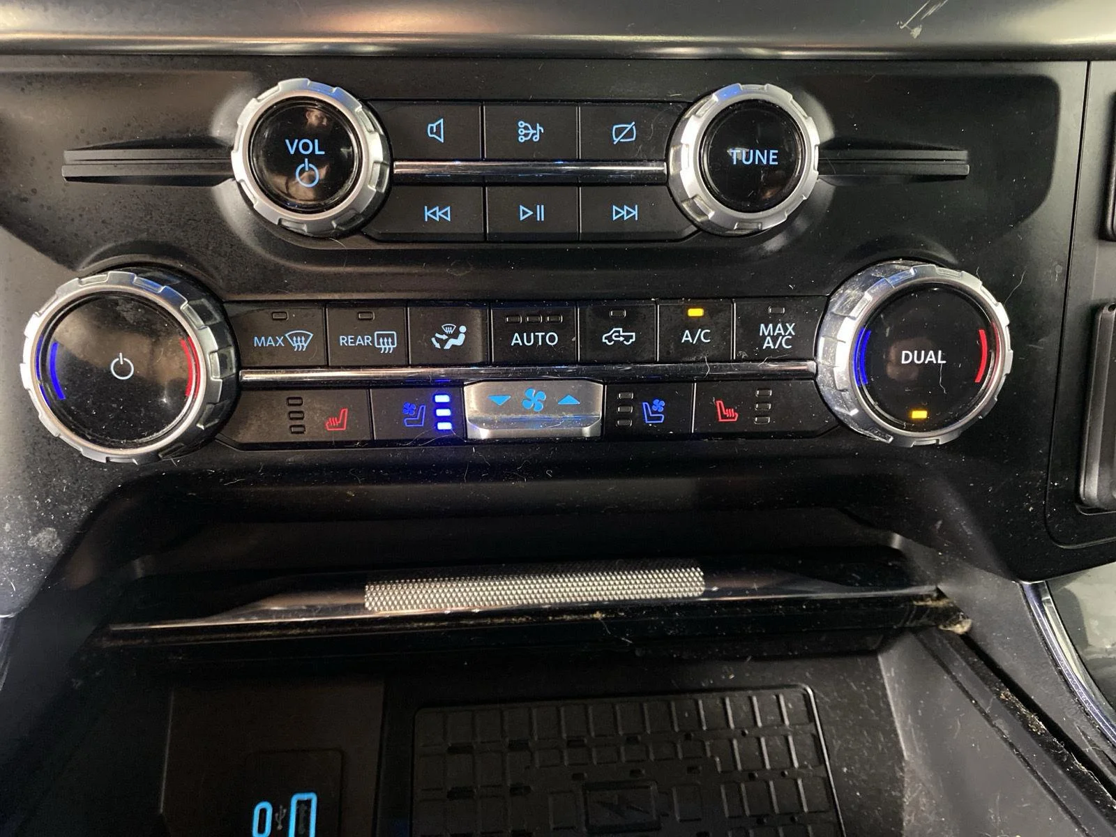 Used 2023 Agate Black Ford LARIAT image 19