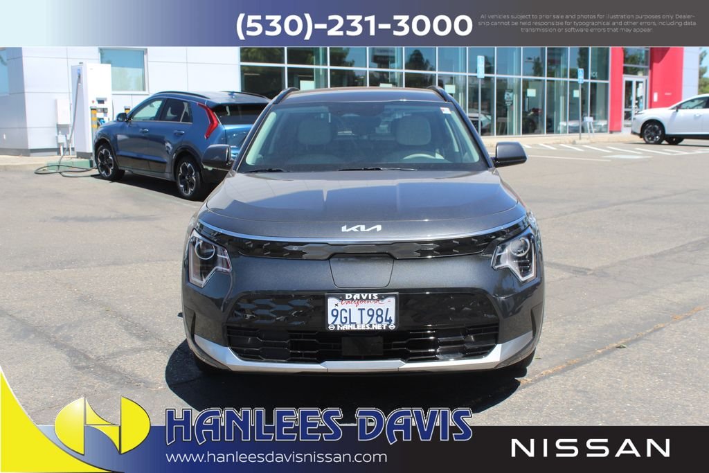 Used 2023 Gray Kia Wind image 4