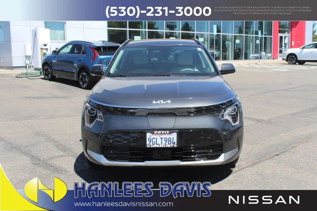 Used 2023 Gray Kia Wind image 4