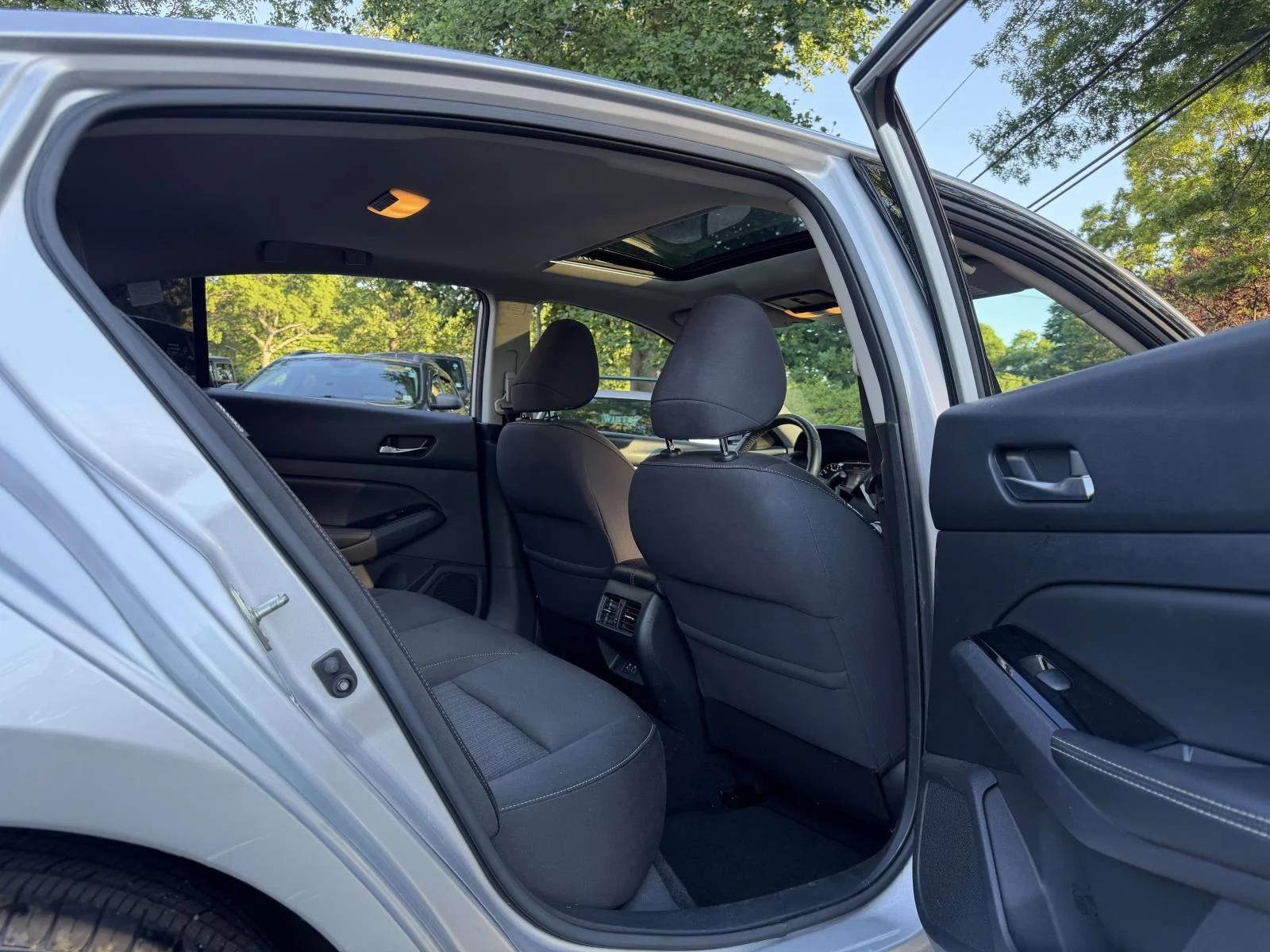 Used 2020 Silver Nissan 2.5 SV image 13