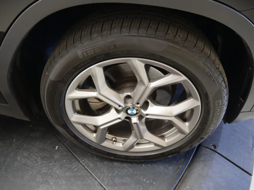 Used 2023 Jet Black BMW xDrive30i image 13