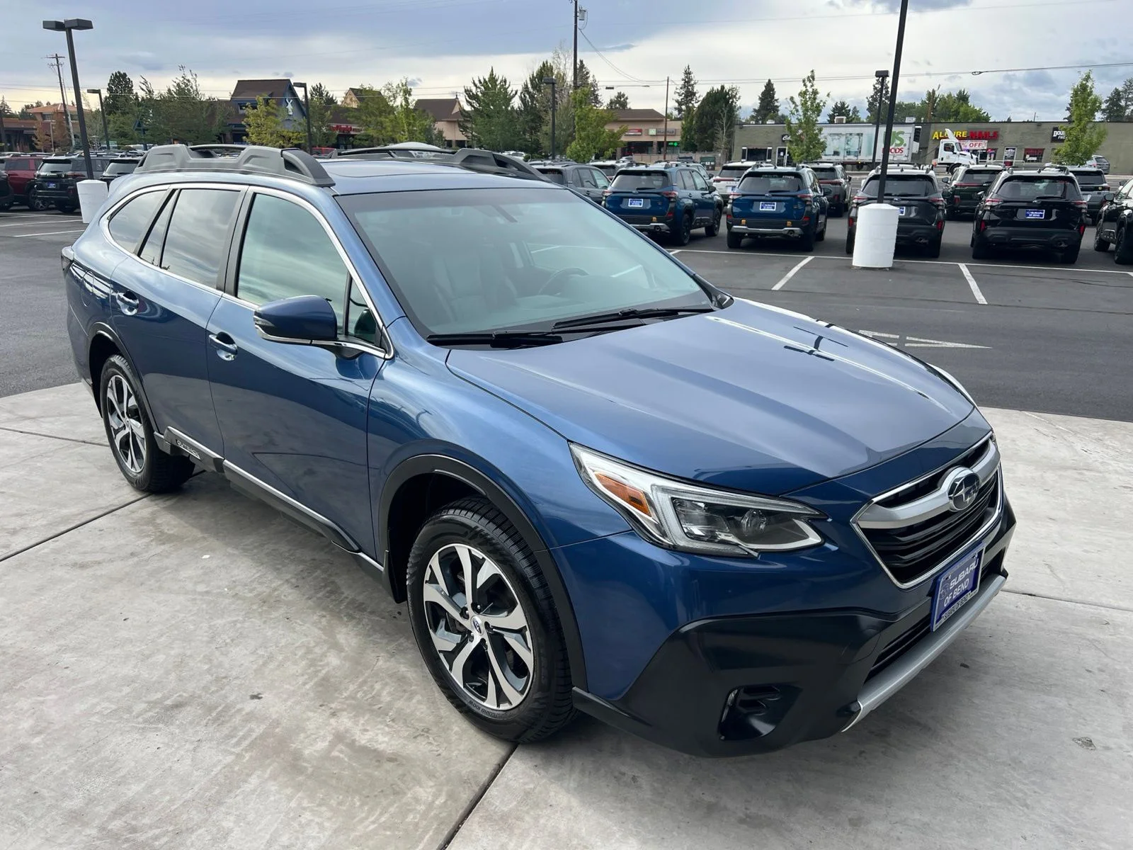 Used 2020 Abyss Blue Pearl Subaru Limited image 3