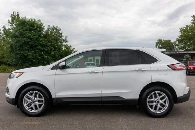 Used 2022 White Ford SEL image 9